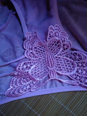 物流挺快，但是快递员太差了，把东西不知道扔哪里去了，找了半个多小时才拿到，失望啊，我拍的肤色给我发的粉色，我一直都不喜欢粉色的，做事不认真，差评