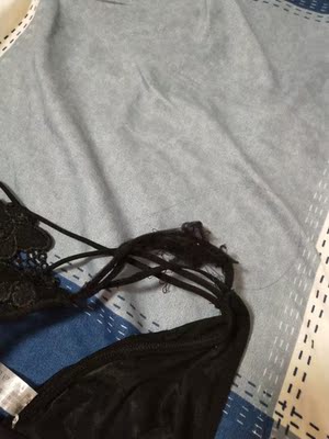 我给卖家发信息说短裤洗一次就出问题了，别人蓝看信息了就不理，服务差，买回来洗一次直接变形了，一根一根线都起毛了成了一大坨