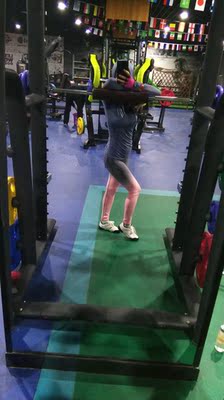 健身裤收到了，物流很快，收到就迫不及待打开，看着质量很好，摸着很舒服的面料，穿了几天才来评价的，穿着也很舒服，弹性很好，给100个赞