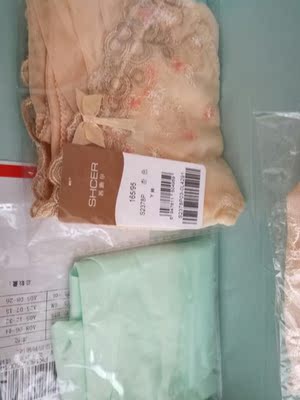 衣衣很漂亮，是我喜欢的款，质量好好!