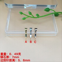 18K gold steps up to thicken the emerald-level stone buckle