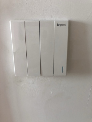 人生若只如初见，何事秋风悲画扇。等闲变却故人心，却道故人心易变。骊山语罢清宵半，泪雨零铃终不怨。何如薄幸锦衣郎，比翼连枝当日愿。