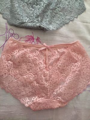 裤裤已经收到了,三条的颜色都是我要的,每条裤裤都是单独包装的,裤裤的手感摸上去还比较柔软丝滑,有弹性,还没有穿呢,感觉穿起来应该会比较舒服哒!样式我很喜欢! 裤裤已经收到了,三条的颜色都是我要的,每条裤裤都是单独包装的,裤裤的手感摸上去还比较柔软丝滑,有弹性,还没有穿呢,感觉穿起来应该会比较舒服哒!样式我很喜欢!