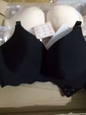 内衣收到了，洗了才来评价的，很好哦，客服推荐的尺码刚刚好，很满意，一次性买了两套，还会回购的，好评