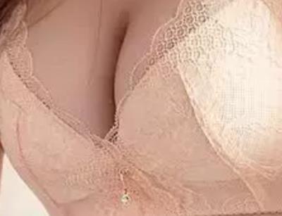 试过之后，我非常喜欢，这家店铺质量就是好，再加上这款无钢圈的设计，穿起来很舒服，物流也好快，我看了有我喜欢的款式，一下子我就多买了几个，我都非常喜欢的，东西真的很好，上身舒适，大小也很合适，杯型也非常好，而且很透气，穿身上非常贴身很舒服也不嘞