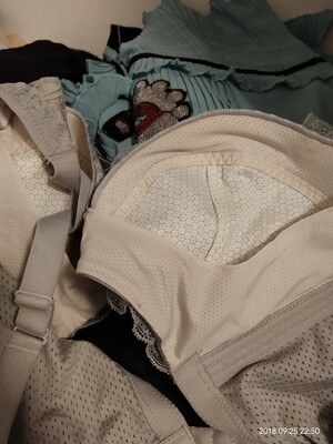 无钢圈的，穿起来还算是挺舒服的，针对副乳不是很厚的人还是挺不错的！