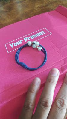 宝贝收到尺码合适点上身效果不错，店家还送有小礼物哦满意