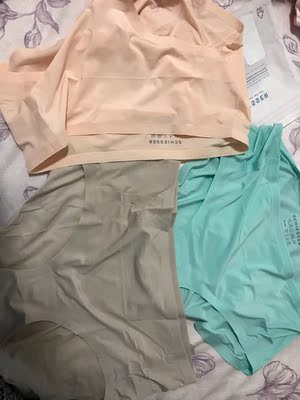 买了这品牌的经典款，质地确实很好，是自己喜欢的，好评