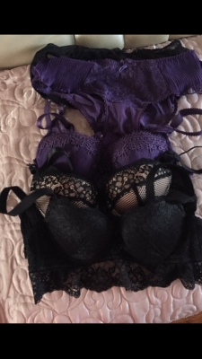 第一次在这家买内衣 每一件都非常好 穿上去都很舒服适合小胸 不压胸 也有胸型 很喜欢 正好过年穿 以后还会再来 赞