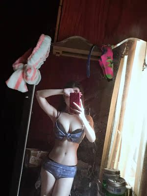 很好，很性感。超显胸。