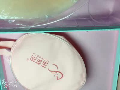 质量不错，胸贴摸着感觉光滑。拿在手里都不会感觉到什么重量，第一次买硅胶的胸贴，我皮肤算是敏感的。这款胸贴黏贴在身上一下子就能适应。贴的时间蛮长都没不舒服。说明不会刺激影响到我的皮肤，很粘.第一次贴太低了，有点生气了 打电话说了客服半天，客服一直在听我说，教我怎么贴，原来是我自己 贴太低了，按照说的我了重新贴了，后面就非常紧。也没有出现开什么的。又燃起了我购物的欲望，怎么办怎么办