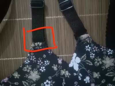 总的来说一般，出货前应该是没有检查的，扣子错误安装，店家答应再配送肩带一副，望改正，谢谢！