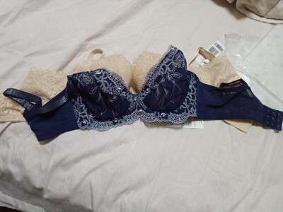 大小合适，文胸穿起来不嘞，聚拢效果不错而且很透气，就是不知道会不会容易起球，等过段时间看看再说，到时再来追评喽！