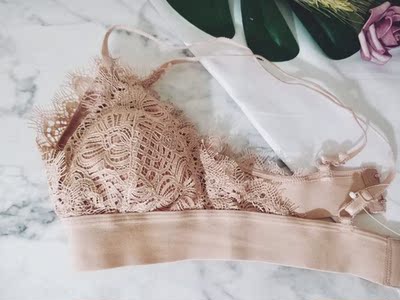 物流很快 收到很满意也合身。。适合我这种小胸的，料子也舒服，很棒