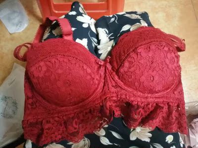 买了三套，红色这套最跟价格匹配的了，款式好看，穿上很聚拢，做工精细，料子也选用适当，穿着舒服，很满意，希望穿久也能舒适，不会勒胸哟，棒棒哒！物流很快，包装盒很高档，有好的产品继续捧场。