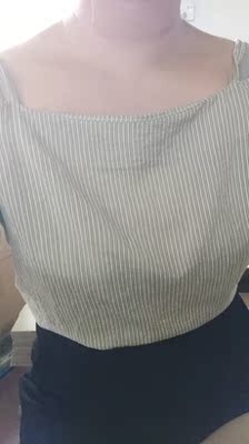 很不错，这种一字肩就需要细肩带的，已经穿了好几次了，颜色也很喜欢，穿着舒服