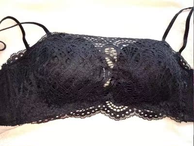 这款裹胸式内衣，薄模杯夏天穿特别合适；面料柔软，蕾丝边设计性感优雅；无钢圈的穿起来舒服没有束缚，舒适透气，防走光，无色差，聚拢效果也不错，显胸型，不勒胸，穿起来挺有型的。也不会害怕走光。比实体店便宜，经济实惠。内衣做工精细，店家态度好，发货快，物流超给力，值得推荐和拥有！本人拍了几张图片，给喜欢的美眉们参考！