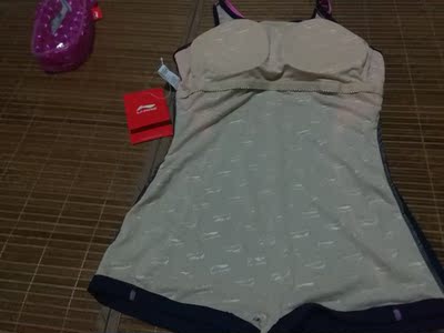 宝贝收到了，比预计的要理想，做工精细，而且面料很好且有弹性，立马上身试穿，效果特好，修身！很满意的一次购物。