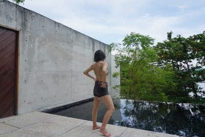 四月份旅游穿了 丝绒面料拍照很好看 侧拍很显胸 四月份旅游穿了 丝绒面料拍照很好看 侧拍很显胸