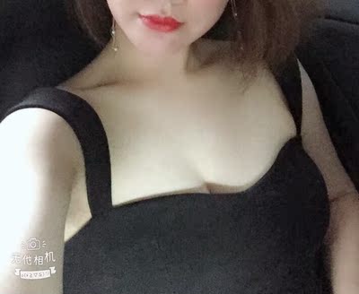 盒子包装精美，一开始还以为是直接贴的，然后搜了下视频才知道要一个一个贴到乳房，黏贴性的哦，有聚拢效果值得购买。