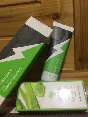 味道不难闻 不刺鼻 脱的是腋毛 脱的很干净 连根部也拖干净了 是正品 很喜欢 脱完皮肤白了一片 很喜欢，芦荟胶的功效是很好帮忙抑制生长现在我腋下长得很慢，而且还有一股清香的味道，汗毛长出来的特别细软无过敏刺痛 整体上还可以吧 坚持用 毛毛也变细软了哈哈哈哈哈 还可以吧 会回购 会推荐给好友汗毛脱的很干净不留根。无刺激无过敏反应，脱毛之后感觉整个人都清爽了很多，再也不用担心毛发茂盛尴尬的问题了。 很温和去的也很干净 操作方便省事 没有什么副作用 喜欢的赶紧下手吧。