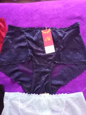 宝贝手感很好,很丝滑的感觉,颜色很正,值得拥有! 宝贝手感很好,很丝滑的感觉,颜色很正,值得拥有!