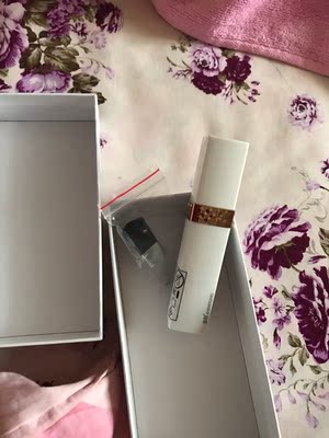 质量很好，很美观，小巧方便携带，走哪带哪，装电池的，可以随时更换。卖家还送了一个电池。很贴心，小小礼物也是心意，谢谢了。