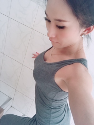 第二次购买，因为非常满意，摸起来舒服，穿起来也舒服，169/108斤，一切刚刚好&hellip;&hellip;家人说我疯了，一个夏天都这样穿吧😄方便，清爽又舒适&hellip;&hellip;性价比很高&hellip;&hellip;这个颜色一条&hellip;&hellip;不含糊&pi;_&pi;哇哈哈