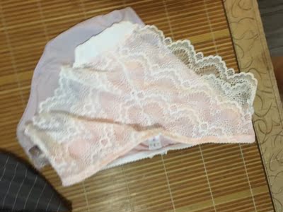 内裤偏大，送的贴贴是一次性的吗，怎么用