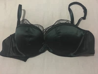 这是第二件了。非常适合我这种小胸的人  质量好穿上舒服做工精细。性价比很高。赞赞赞...