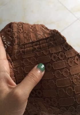 收到内衣，非常喜欢这个颜色，这家店铺的内衣👙很适合小胸小姐姐，我就是特别瘦胸围特别小，这款罩杯刚刚好，很聚拢胸部，话说还挺显胸😂店铺新款都是我很喜欢的款式，这是第一次购买想看看质量，很放心，准备把自己考上的款式都收啦😂  喜欢的瘦瘦小姐姐的可以放心购买，明月评测完成😄