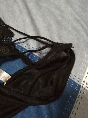 我给卖家发信息说短裤洗一次就出问题了，别人蓝看信息了就不理，服务差，买回来洗一次直接变形了，一根一根线都起毛了成了一大坨