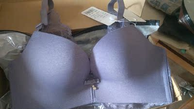 宝贝收到了，质量不错，摸着很舒服，，已经洗了，也没掉色，颜色和图片一样，很喜欢。