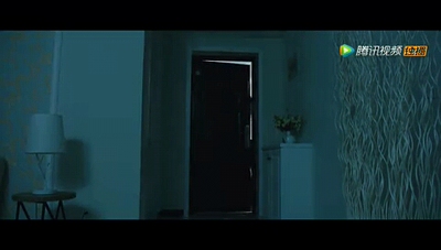 末世承平三百年，由残存的人类，进化的妖兽，丧尸蜕变而成的魔族三族鼎立，霸占了地球。三族之间，人族势弱，直到现代小宅男穿越而来，破解了人类第二次进化的谜团，自此武学世界到来！降龙十八掌大战金鬓巨狮，六脉神剑激射银麟魔族，战神图录破碎虚空，湮灭一切！2015年，末日版武侠盛宴震撼来袭！