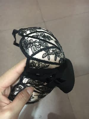 内衣很适合我这种小胸的妹子 穿起来很舒服 没有束缚感 最重要的是很性感 很性感 哈哈