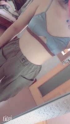 最喜欢这一件了，颜色很高级的样子，而且很有质感，小胸穿起来真的超美，我很认真地拍了买家秀，害羞脸