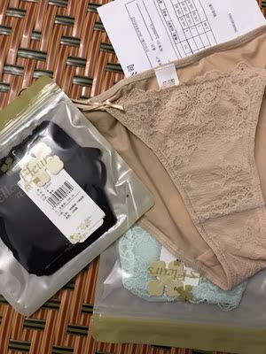 款式很性感,面料摸起来也是滑滑的,会继续关注你们店铺哦 款式很性感,面料摸起来也是滑滑的,会继续关注你们店铺哦