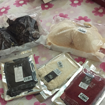 内衣超级好、我是他家老顾客了。以前都是在实体店买、偶尔从网上买了一次发型不错、而且要比实体店优惠好几百。超级大爱。卖家还加送了一条内裤、颜色和之前在他家买的内衣一个色、真是太合适,以后继续支持 内衣超级好、我是他家老顾客了。以前都是在实体店买、偶尔从网上买了一次发型不错、而且要比实体店优惠好几百。超级大爱。卖家还加送了一条内裤、颜色和之前在他家买的内衣一个色、真是太合适,以后继续支持