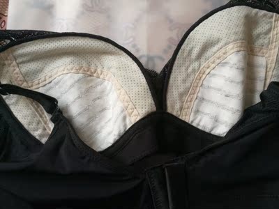 拆开包装我就后悔了……当初应该买两件的 两件减20呢……蕾丝的手感特别好 内里摸着也柔软 码数也正好 穿着挺舒适的 适合大胸 会变小那么一丢丢 穿衣服会显瘦一点 聚拢效果一般 舒适度是真的好 拆开包装我就后悔了……当初应该买两件的 两件减20呢……蕾丝的手感特别好 内里摸着也柔软 码数也正好 穿着挺舒适的 适合大胸 会变小那么一丢丢 穿衣服会显瘦一点 聚拢效果一般 舒适度是真的好