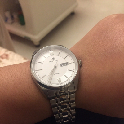 解说男生戴上海手表怎么样,这个牌子上档次吗?是名牌吗?