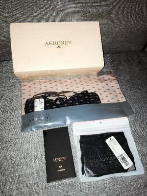 蕾丝抹着柔软顺滑,还送了乳贴,衣服真的性感,虽然胸小但是这样穿着也挺好看的,两个带子拿来缠绕在脖子真的是性感到不行,所以晒个图大家看看,真的是喜欢喜欢喜欢,包装也高档。 蕾丝抹着柔软顺滑,还送了乳贴,衣服真的性感,虽然胸小但是这样穿着也挺好看的,两个带子拿来缠绕在脖子真的是性感到不行,所以晒个图大家看看,真的是喜欢喜欢喜欢,包装也高档。