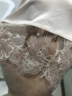 六月底下单,总共大概就穿了三四次,每次五天左右,但凡洗都是手洗,轻微揉一下就出水了,现在起球破损成了这样,客服和我说时间太久无法核实???我问为什么无法核实,客服也说不出个前因后果,质量就这样,大家看着买吧 六月底下单,总共大概就穿了三四次,每次五天左右,但凡洗都是手洗,轻微揉一下就出水了,现在起球破损成了这样,客服和我说时间太久无法核实???我问为什么无法核实,客服也说不出个前因后果,质量就这样,大家看着买吧