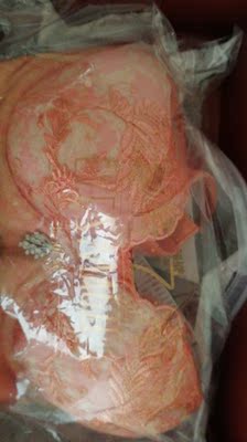 好，颜色很好看，绣花也很精美