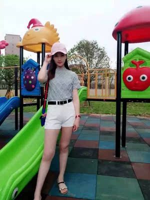 买这条裤子的时候很是期待，先是担心码数不合，质量不好，收到裤子的时候第一时间打开试了试，很合适，码数拍错了很麻烦，很幸庆这次购物这么成功，裤子质量我也很喜欢，版型不错也不透，白色是夏天必备的百搭款，搭什么衣服都好看，淘宝几年这款裤子确实让我觉得很不错，所以想买的宝宝可以大胆放心买，绝对物超所值～～～～～～因为喜欢这款裤子，也是头一次评价这么多