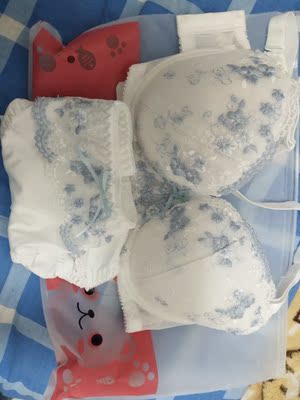 样式很喜欢，颜色和手感也很好