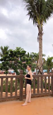 就是肩带不行。整体可以。看着保守。实际超级性感。回头率超高😍ི😍ི 就是肩带不行。整体可以。看着保守。实际超级性感。回头率超高😍ི😍ི