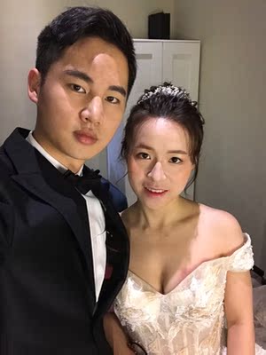 挺好的，穿着拍了一天的婚纱照