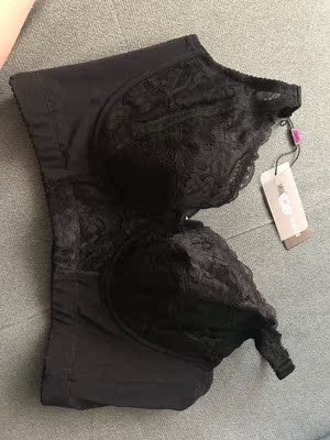 第一次穿，七排扣，类似于塑身衣，但是不勒，背厚的亲可以裹得人很挺拔，整个人精神了，已回购。