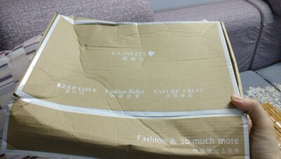 快递很暴力，穿起来感觉还行。性价比一般吧