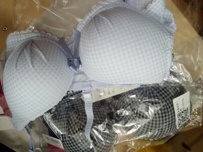 挺好看的，与图片相符，穿着也挺舒服的，就是洗的时候有点味道，不过一下应该就好了吧